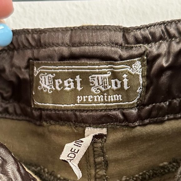 C’est Toi | Green Camouflage Denim Mini Skirt With Belt - Picture 2 of 5